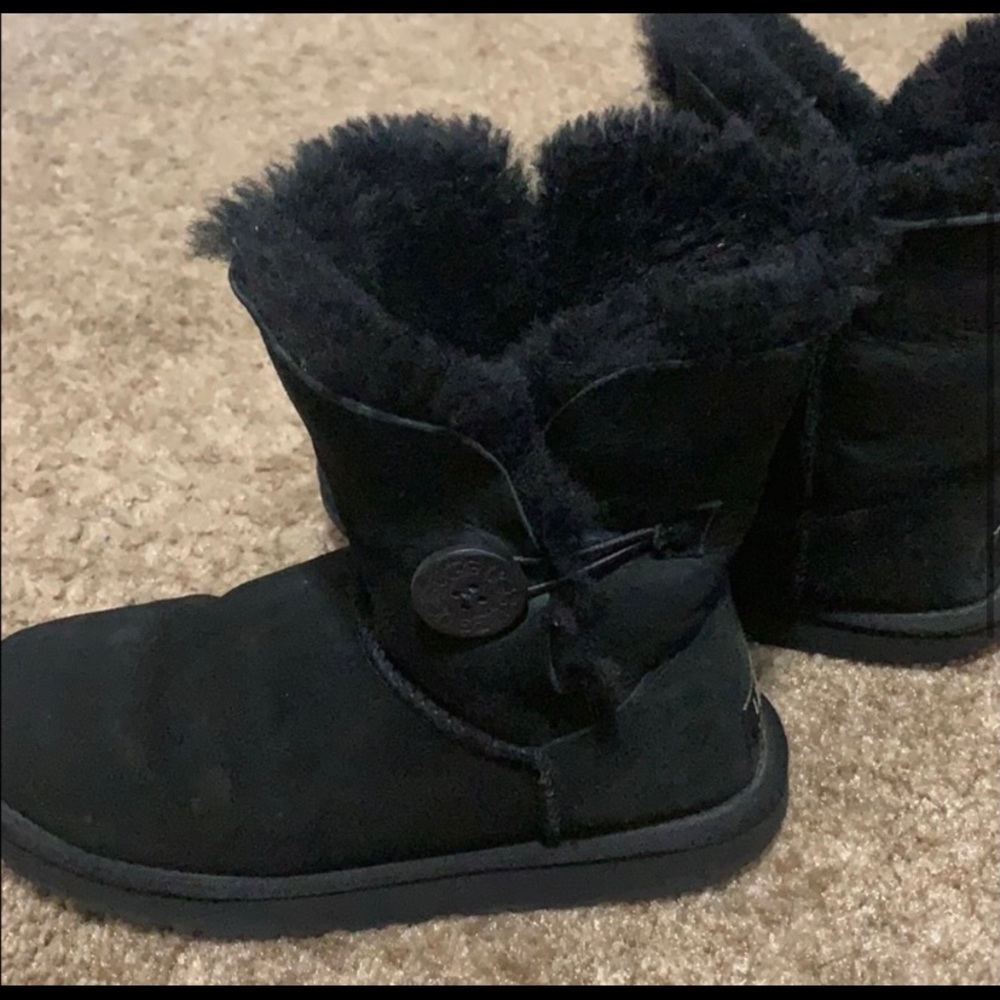 Black ugg boots